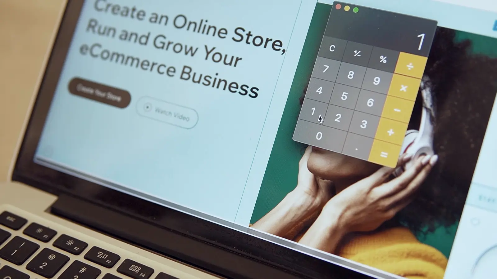 Online store platform open on a laptop